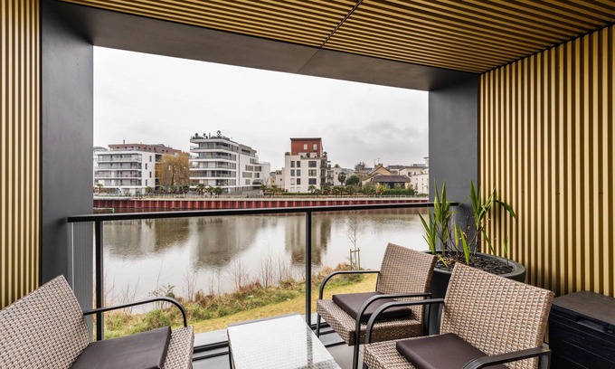 Moulin du Comte Apartment | Le Panoramique: Elegant 2-Bedroom Apartment with Parking