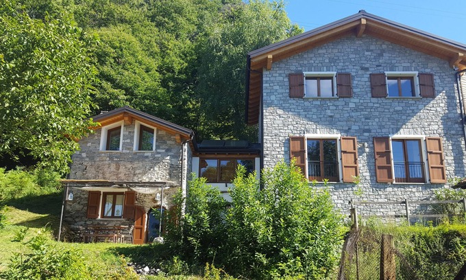 Montemezzo House | Pet-Friendly Le Papere Apartment with Ocean View & Pool