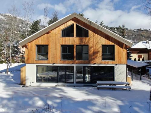 La Salle-les-Alpes Ski Chalet | Relax at Le Paradis Blanc Chalet with Spa & Pool Access