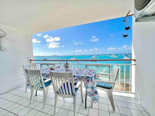 Marigot Apartment | Oceanfront Grand Studio with Pool Access in Marigot