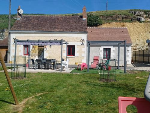 Chateauvieux House | Discover Le paradis des caves: Family-Friendly Retreat