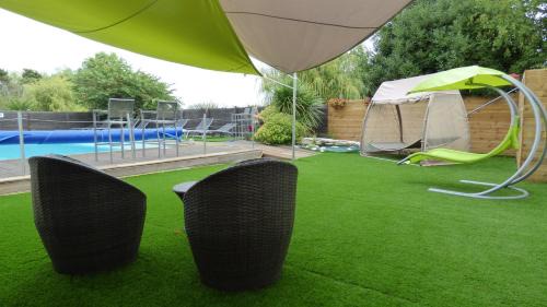 Ars-en-Re Hotel | Le Parasol: Pet-Friendly Retreat with Pool & Breakfast