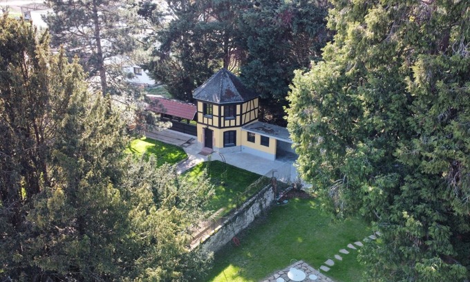 Ostheim House | Unforgettable Stay at Le Parc du Séquoia: Former Apiary Retreat