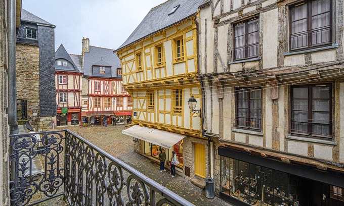 Vannes Apartment | Discover Le Patio: Characterful Apartment in Vannes Center