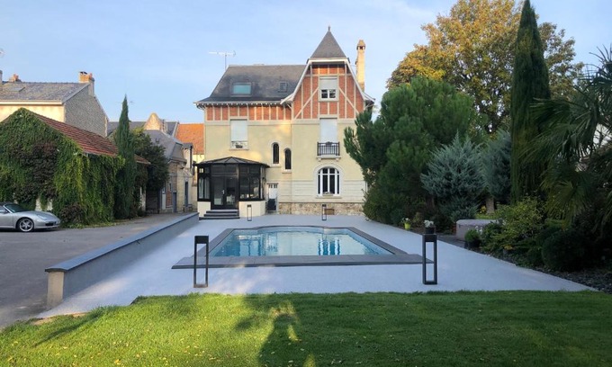Isles-sur-Suippe House | Relax at Le Pavillon de Nathalie with Oceanfront Views