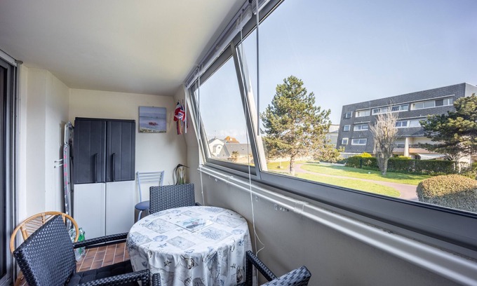 Bernieres-sur-Mer Apartment | Oceanfront Escape: Le Pavois, Steps from the Beach