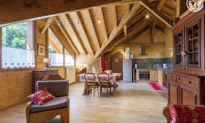 Jarsy House | Cozy Gîte LE PECLOZ in Jarsy with Breakfast & Kitchen
