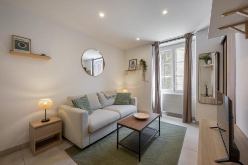 Tournon-sur-Rhone Apartment | Discover Modern Comfort at Le Petit Bijou de Tournon