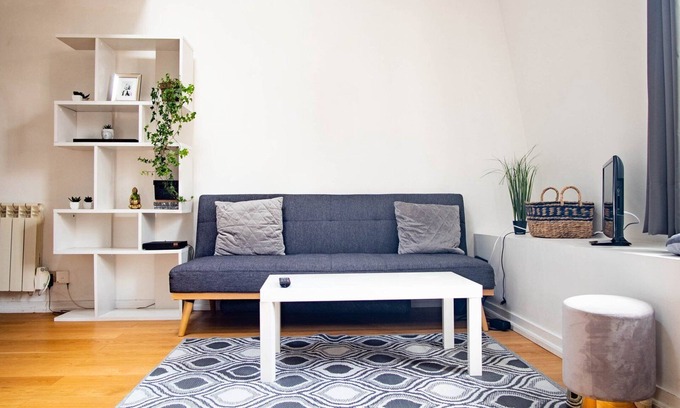 Poitiers Apartment | Cozy Retreat at Le Petit Bonheur with Spa & Breakfast