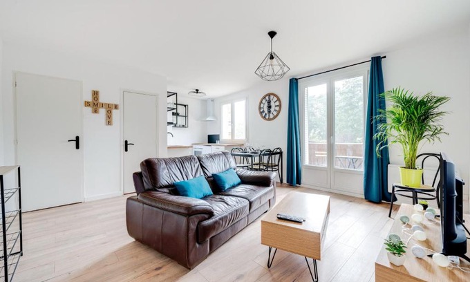 Quartier Beauregard-Boufflers-Buthegnemont-Boudonville Apartment | Welcoming Le Petit Calypso: Family-Friendly Getaway