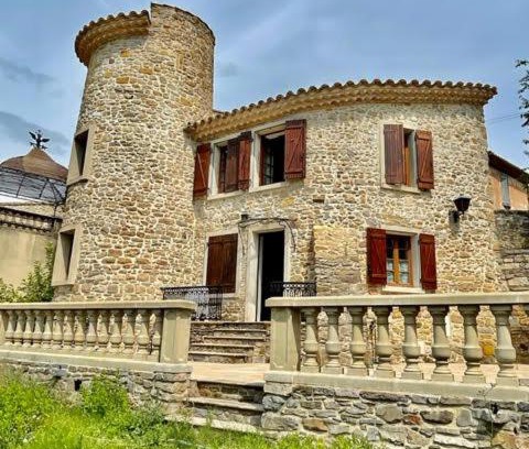 Tournissan House | Discover Le Petit Château de Tournissan: Family & Pet Friendly