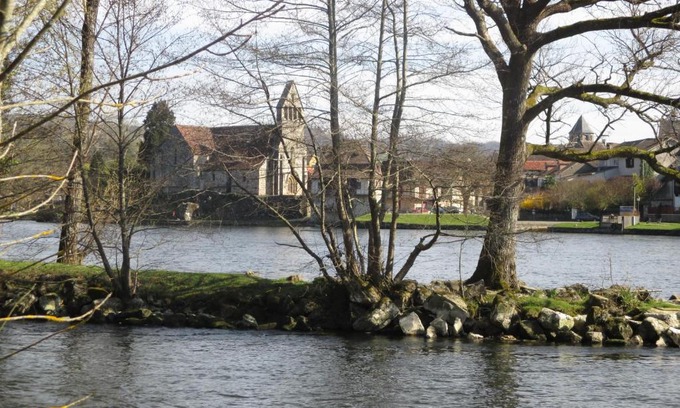 Beaulieu-sur-Dordogne Bed & Breakfast | Cozy Le Petit Chat: Pet-Friendly Retreat with Breakfast