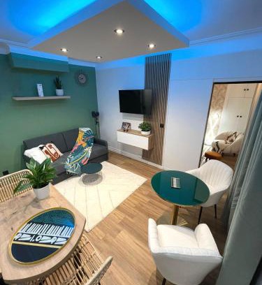 Le Kremlin-Bicetre Apartment | Cozy Le Petit Cocon Parisien: Family-Friendly Retreat
