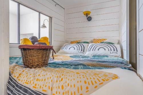 Le Meux Apartment | Pet-Friendly Retreat: Le Petit Cocon, Rated 9.2/10!