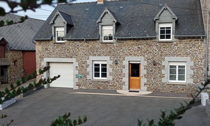 Saint-James House | Idyllic Le Petit Concise: Spa & Hot Tub Near Mont Saint Michel
