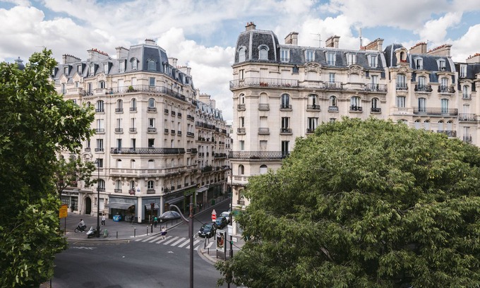 Bel-Air Nord Hotel | Cozy Stay at Le petit Cosy Hôtel - Rated 9/10 by Guests