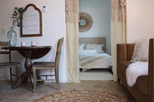 North Spokane House | Exceptional Le Petit Guesthouse: King Bed Near Whitworth