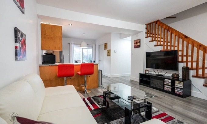 Lac-Simon Apartment | Discover Le Petit Manoir - Rubis: Pet Friendly & Family Ready
