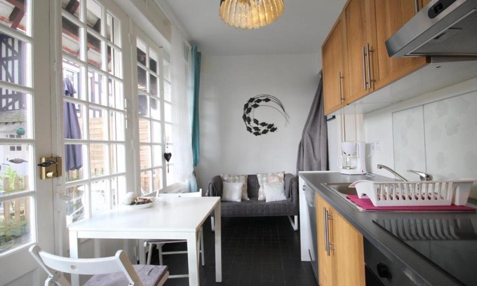 Isigny-sur-Mer House | Discover Le Petit Marais: Family-Friendly Getaway Awaits