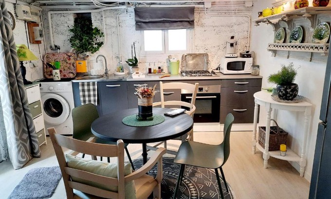 Bergerac Apartment | Discover Le Petit Nicol: Pet-Friendly Retreat Rated 9/10