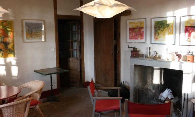 Flagey-Echezeaux Bed & Breakfast | Discover Oceanfront Bliss at le Petit Paris, Rated 8.6/10