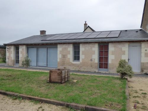Gizeux Apartment | Relax at Le Petit Pré: Oceanfront Gîte with Pool Access