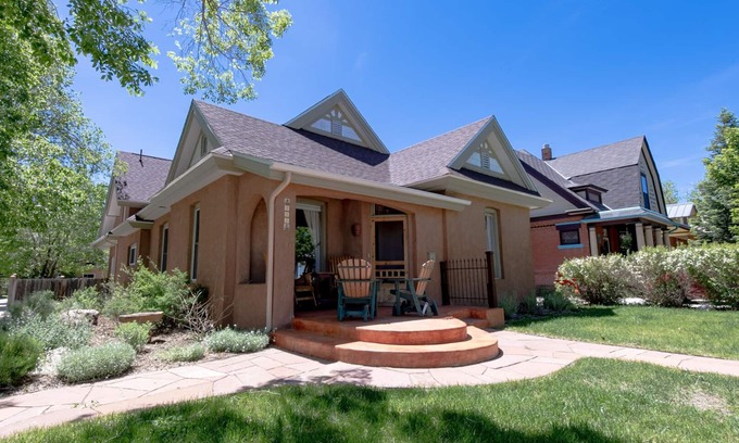 Salida House | Family-Friendly Le Petit Soliel with Kitchen & Breakfast