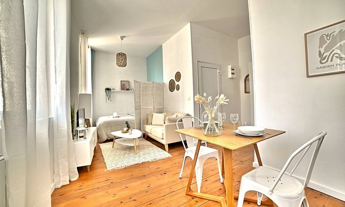 Fouras Apartment | Le Petit Vauban - Beachfront Getaway with Ocean Views