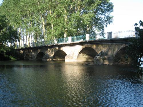 Moitron-sur-Sarthe Bed & Breakfast | Discover Le Petitepinay: Child-Friendly Comfort Awaits