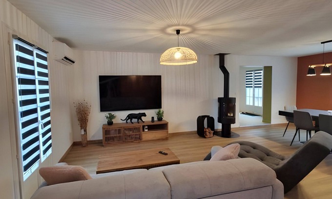 La Suze-sur-Sarthe House | Relaxing Retreat at Le Phénix with Heated Pool & Spa