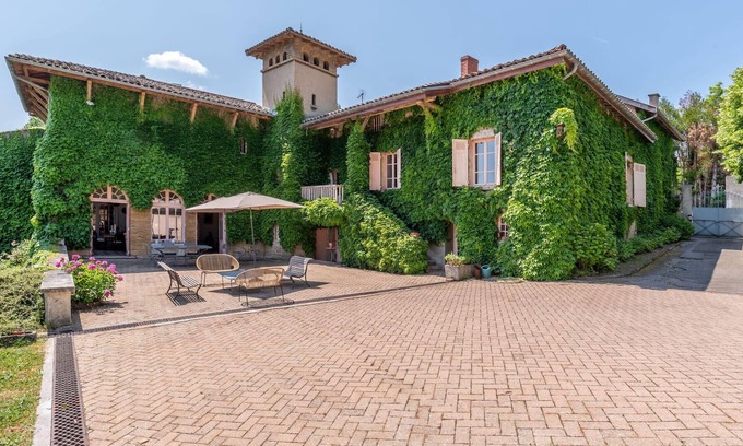Saint-Didier-au-Mont-d'Or Villa | Le pigeonnier - Ancient house with swimming pool