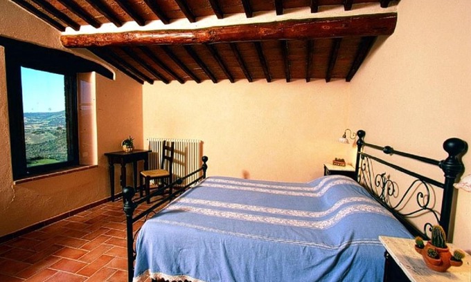Castiglione d'Orcia House | Pet-Friendly Le Piane with Pool & Wheelchair Access