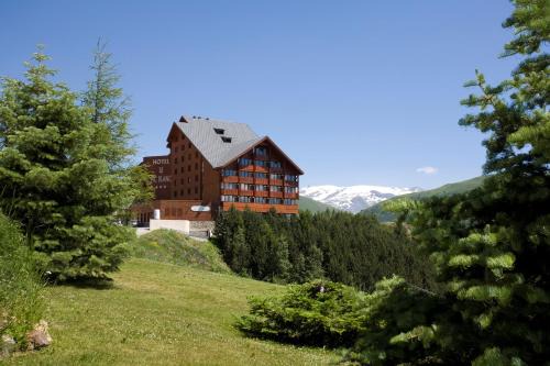 Bergers Hotel | Experience Comfort at Le Pic Blanc: 4-Star Hotel Retreat
