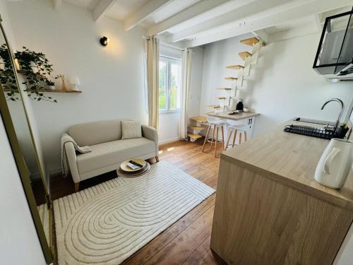 Begles Apartment | Cozy Le Piccolo Apartment - Child-Friendly & High Rated