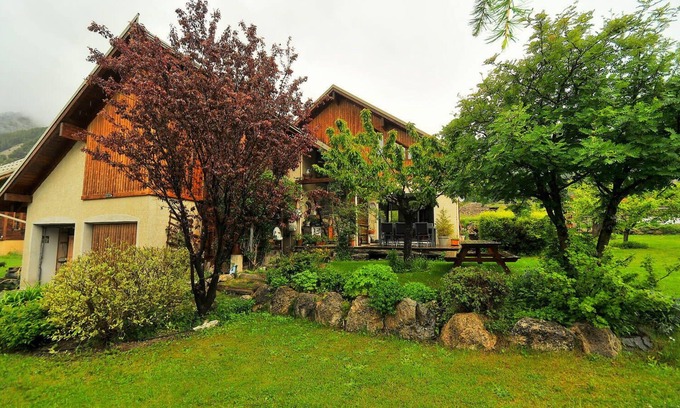Nevache Ski Chalet | Experience Unforgettable Stays at Le Pied des Thûres Chalet