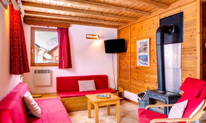 Nevache Ski Chalet | Discover Le Pignotto: Pet-Friendly Retreat in Nevache