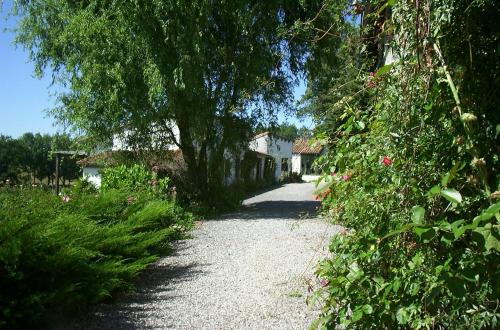 Lessac House | Pet-Friendly Retreat at Le Pit with 8.9/10 Guest Rating