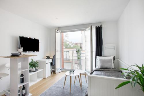 Saint-Cyprien Apartment | Welcoming Le Platine: Family-Friendly Retreat with Great Ratings