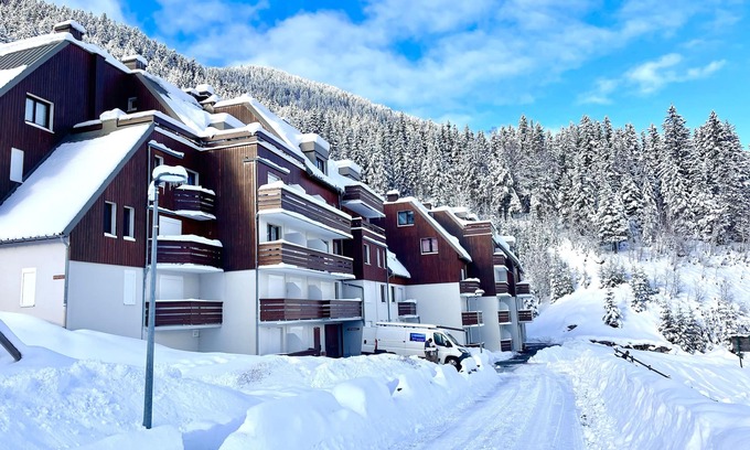 Le Pleynet Apartment | Relaxing LE PLEYNET Apartment with Spa & Kitchen Amenities
