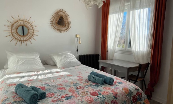 Saint-Jean-des-Mauvrets Cottage | Top-Rated Le Poinçon with Pool & Ocean View Amenities