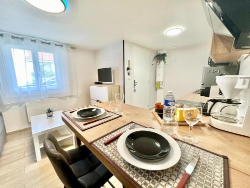 Limoges Apartment | Inviting Le Populaire: Bright and Family-Friendly Retreat