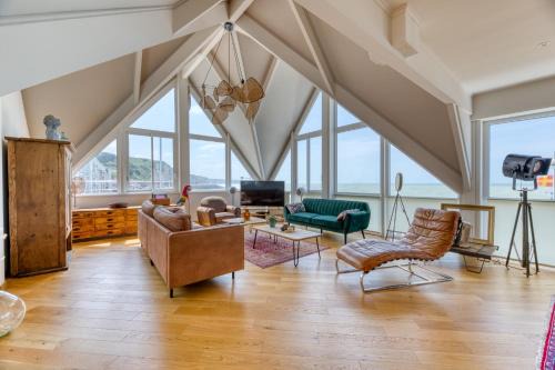 Fecamp Apartment | Unwind at Le Poséidon: Spa & Pool Retreat by the Sea