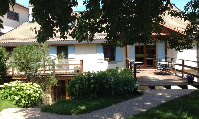 Juriens Bed & Breakfast | Discover Le Pré: Guest Rated 9.6/10 for Unforgettable Stays