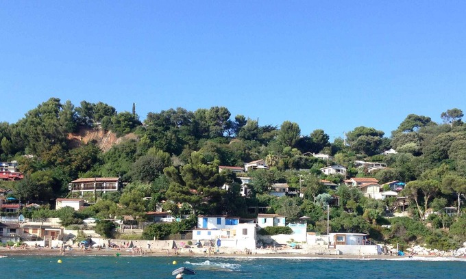 Le Pradet Apartment | Pet-Friendly Le Pradet Studio - Steps to the Beach