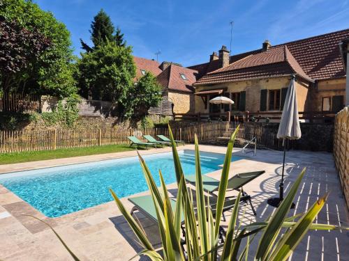 Prats-du-Perigord House | Experience Comfort at LE PRESBYTERE - 4-Star Retreat