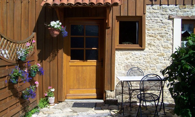 Bazoges-en-Pareds Apartment | Idyllic Bed and Breakfast Retreat in the Countryside