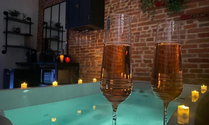 Verfeil House | Guest Rated 10/10: Le Prieuré Suite N7 with Hot Tub