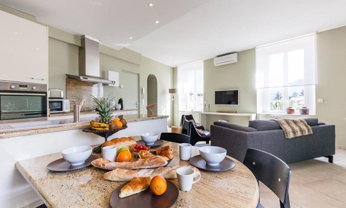 Roucas-Blanc Apartment | Family-Friendly Stay at Le Protis – Rated 8.5/10!