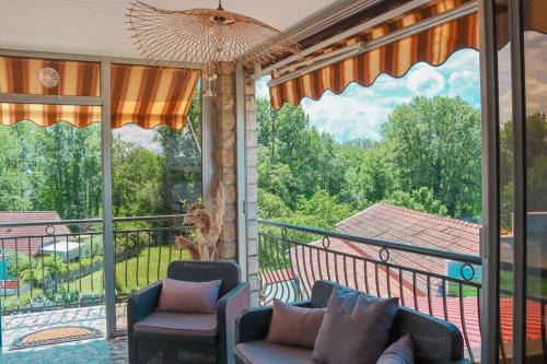 Les Avenieres-Veyrins-Thuellin House | Family-Friendly Retreat at Le Ptit Abri Awaits You