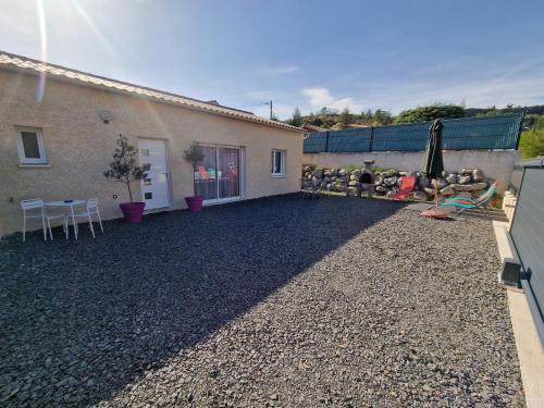 Veyras House | Cozy Le ptit cocon ardechois with Family-Friendly Amenities